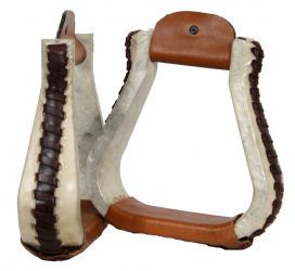 Comparison image with other stirrups, highlighting the unique leather finish of Showman.