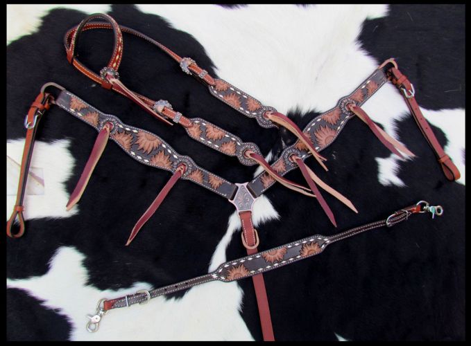14207: Showman ® Engraved Sunflower Leather Single Ear headstall and breastcollar set Headstall & Breast Collar Set Showman