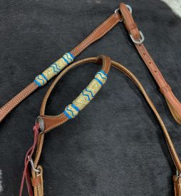 7085: Showman ® One Ear Rawhide Bridle & Breast collar set, this medium oil set features Headstall & Breast Collar Set Showman