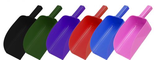 72H003: Open front feed scoop Feed Scoop Showman Saddles and Tack