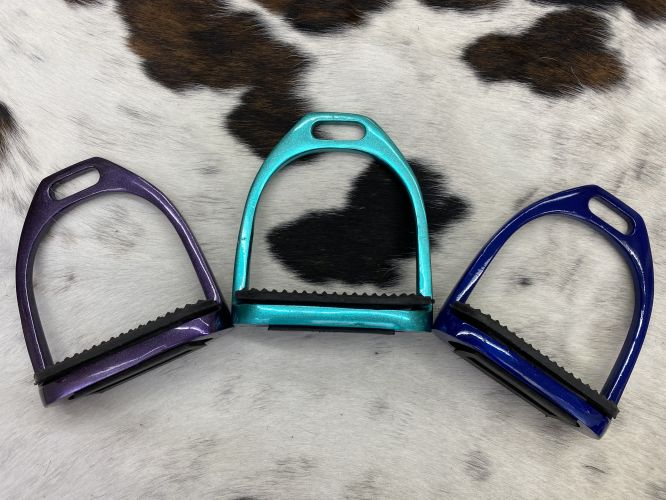 8087: Showman ® 4-1/2" stainless steel glitter coated English irons with black rubber tread Stirrups Showman