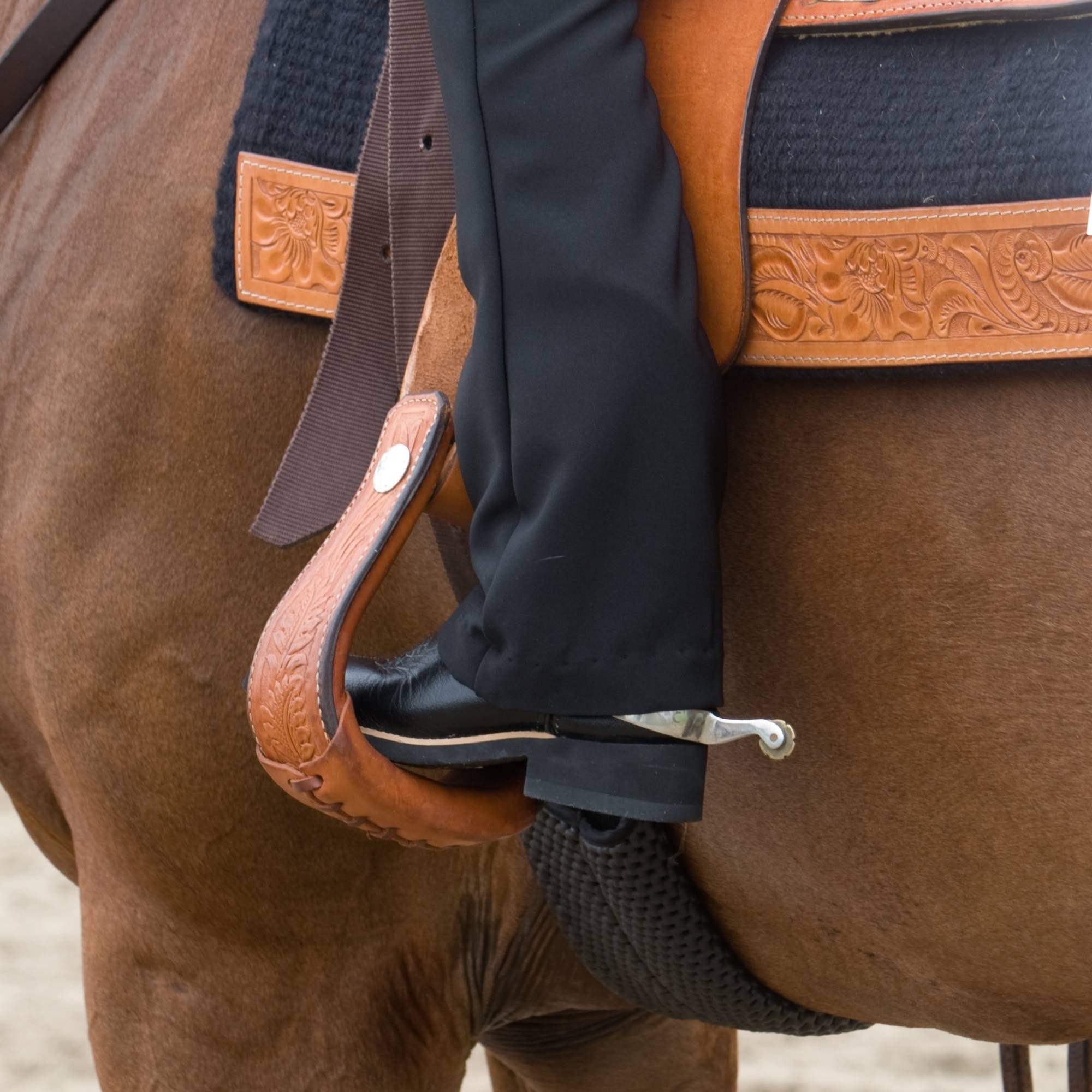 2023 Cross Aluminium Show Steigbügel Multifunktion ale Western Horse Riding Tack 2023 Cross Aluminium Show Steigbügel Multifunktion ale Western Horse Riding Tack