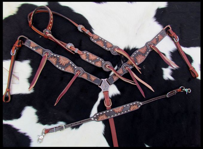 14207: Showman ® Engraved Sunflower Leather Single Ear headstall and breastcollar set Headstall & Breast Collar Set Showman   